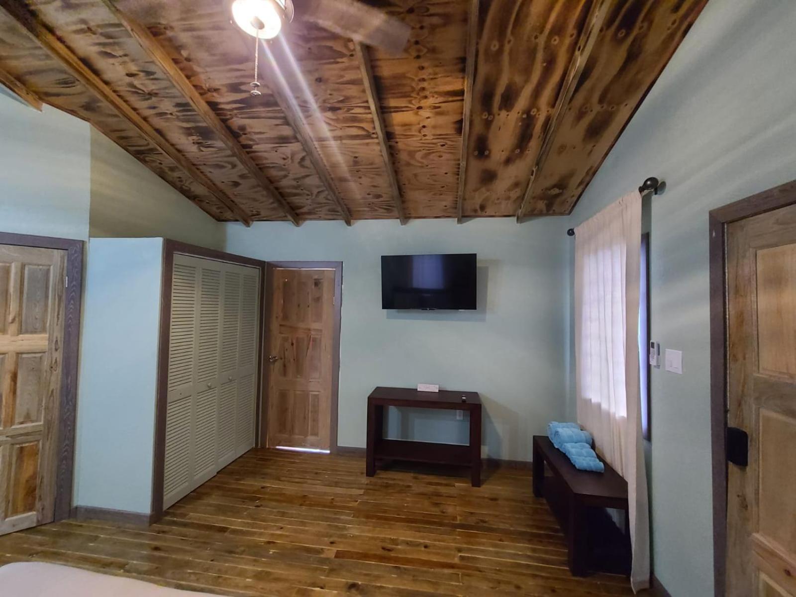 Tuquil-Ha Bed and Breakfast Ladyville Εξωτερικό φωτογραφία